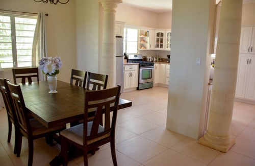 Blowing Point House | Spectacular home - 5 mins walk to beach, modern, comfortable, clean and spacious