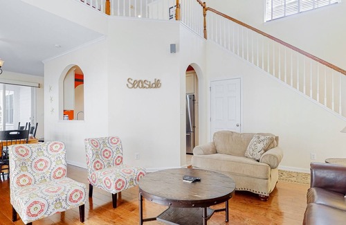 The Commons House | Spectacular home in golf resort with screened porch, deck & pool | near beach