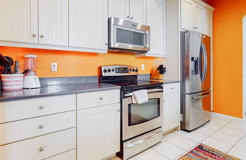 The Commons House | Spectacular home in golf resort with screened porch, deck & pool | near beach