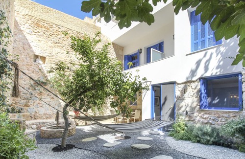 Attiki Condo | Spectacular House With Fire pit 6 PAX