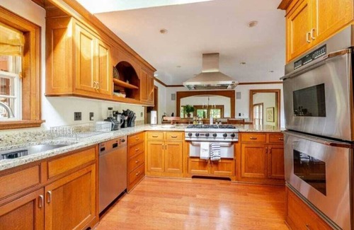 New Milford House | Spectacular Lake front house