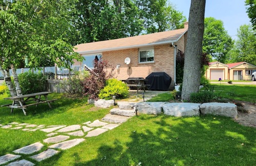 Washago Cottage | Spectacular Lakefront Cottage Retreat on Lake Couchiching sitting on 3/4 acres.