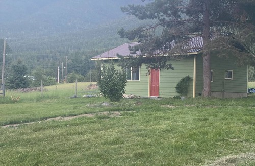 Proctor Cabin | Spectacular Mountain View Cabin by Kootenay Lake