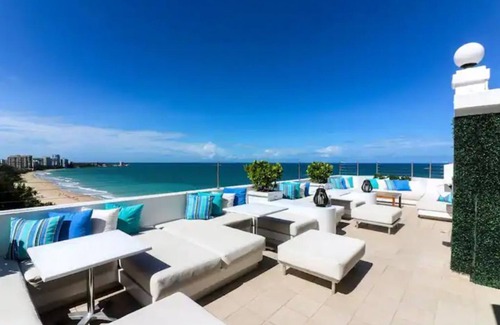 Isla Verde Apartment | Spectacular Oceanfront PH-Coral Beach