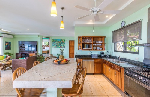 Manuel Antonio Villa | Spectacular OCEANFRONT w/wildlife, nearest to Manuel Antonio Ntl. Park and beach