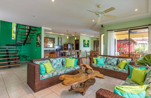 Manuel Antonio Villa | Spectacular OCEANFRONT w/wildlife, nearest to Manuel Antonio Ntl. Park and beach
