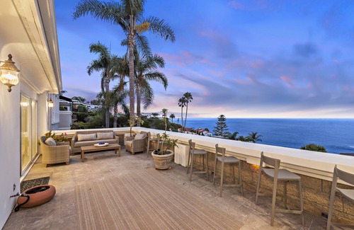 South Laguna House | Spectacular panoramic ocean views and beautifully furnished!