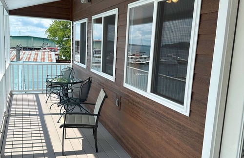 Clayton Apartment | SPECTACULAR RIVERFRONT MARINA APARTMENT 2-BR, 2-Bath in the village of Clayton