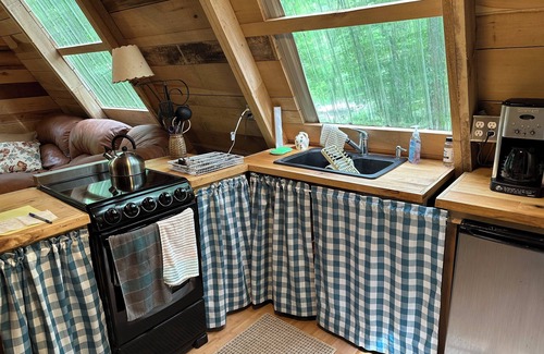 Hopewell Cabin | Spectacular riverfront treehouse, relaxing, swimming, paddling, and fishing.