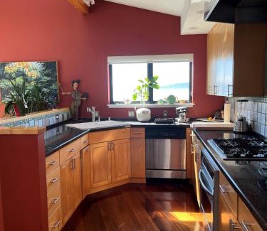 Point Richmond House | Spectacular SF Bay Front House with Dramatic Views