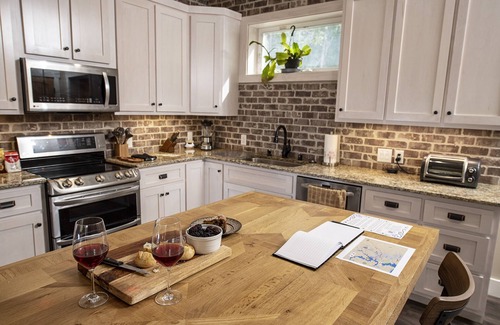 Central House | Spectacular Spacious 3 Bdrm/2 Full Bath Escape near Clemson