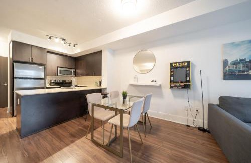 Wellington Place Apartment | Spectacular Suite in the Heart of Toronto
