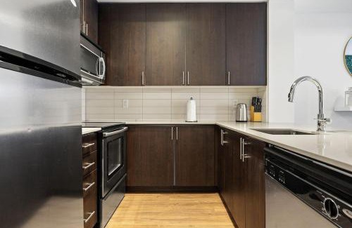 Wellington Place Apartment | Spectacular Suite in the Heart of Toronto