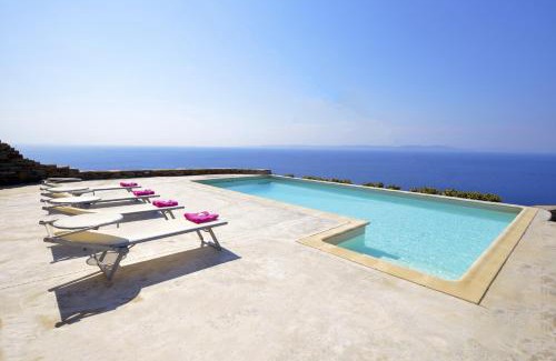 Kea Villa | Spectacular sunset view villa at Melissaki