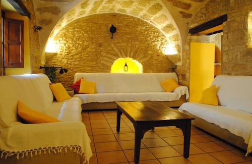 Mata Villa | Spectacular traditional Catalan villa with heated private pool 2km Banyoles lake