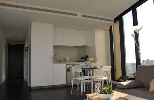 Fortitude Valley Apartment | Spectacular Views of CBD & Story Bridge & Parking