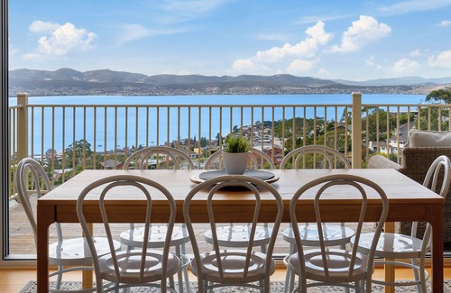 Mount Nelson House | Spectacular Views - 4 Bedrooms - Free Parking - Mount Nelson
