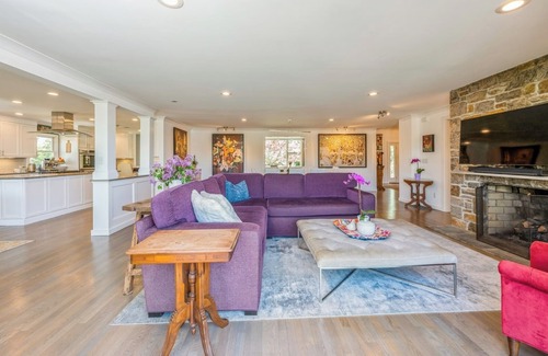 Mamaroneck House | Spectacular Westchester Waterfront Rental: Stunning Views Pool Hottub Gym & Dock