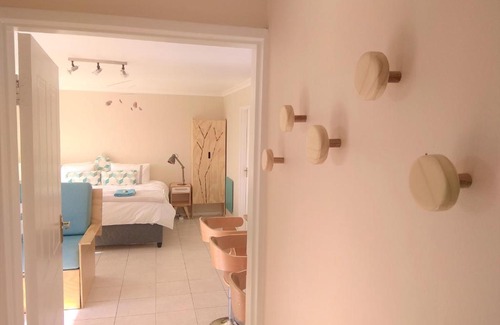 Muizenberg Apartment | Spectrum of views near Muizenberg