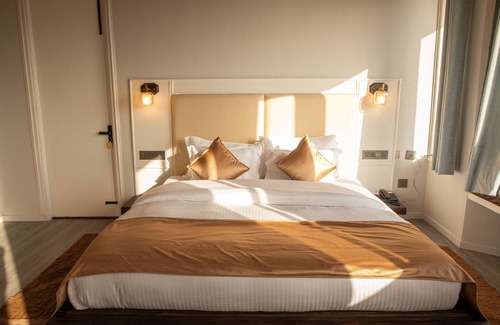 Kausani Hotel | Spellmount - Himalayan View Infinity Pool Resort in Kausani