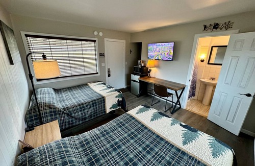 North Greece House | Spencerport - Cozy Cabin Inn, Sleep 4 - 2 Full Size Beds