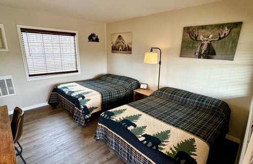 North Greece House | Spencerport - Cozy Cabin Inn, Sleep 4 - 2 Full Size Beds