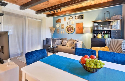 Strmec Stubicki House | Spend a carefree vacation in this modern furnished vacation home with pool.