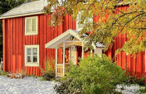 Lingbo House | Spend an unforgettable time in a spacious vacation home close to nature.