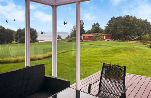 Finnoy House | Spend relaxing summer days in 1st row of dunes in island paradise, Bjergøy.