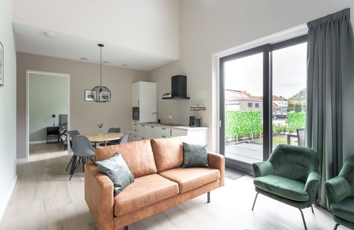 Wemeldinge House | Spend the night comfortably in an attractive and modern Zeeland farm.