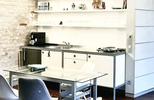 Leutzsch Apartment | Spend the night in a film set - loft in the old bakery (130 sqm)