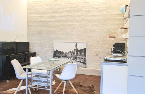 Leutzsch Apartment | Spend the night in a film set - loft in the old bakery (130 sqm)