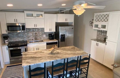 Key Colony Beach House | Spend your endless summer on the spectacular screened in porch with classy upgra