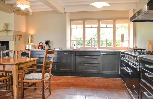 Courties House | Spend your family vacation in this charming and spacious vacation home with swimming pool.
