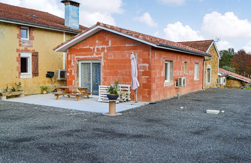 Pouillon House | Spend your family vacation in the countryside.