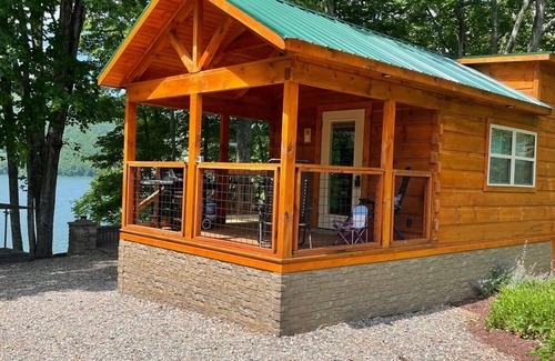 Butler Cabin | Spend Your Summer Days on Watauga Lake at Bear Cub Cabin