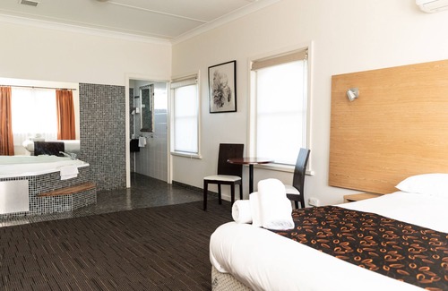 North Geelong Hotel | Sphinx Hotel Motel