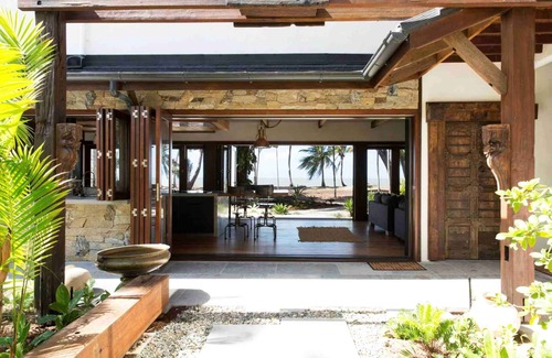 Mowbray Villa | Spice At Oak Absolute Oceanfront House
