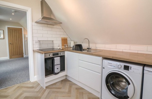 Newton Saint Cyres Cottage | SPICERY BARN LOFT, pet friendly, with hot tub in Tedburn St Mary