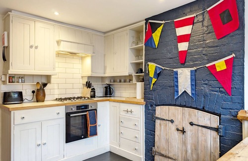 Arundel Cottage | Spindrift - Arundel - Traditional cottage sleeps 4 guests in 2 bedrooms