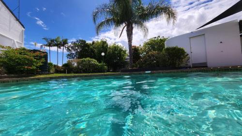 Sandstone Point Apartment | Spinnaker Waters - Entire 2 Bedroom Apartment at Sandstone Point