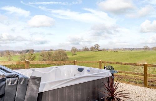 Alderbury House | Spire View Hut