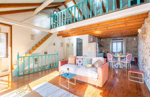 Longos Apartment | Spiros Jetty House Walk to Beach Sea Views A C Car Not Required - 302