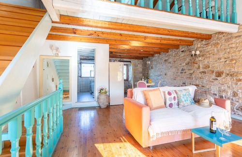 Longos Apartment | Spiros Jetty House Walk to Beach Sea Views A C Car Not Required - 302