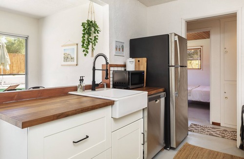 Joshua Tree House | 💦Splash House w/Private Pool & Fire Pit Dogs Welcome No Additional Charge💦