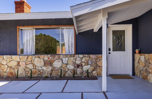 Joshua Tree House | 💦Splash House w/Private Pool & Fire Pit Dogs Welcome No Additional Charge💦