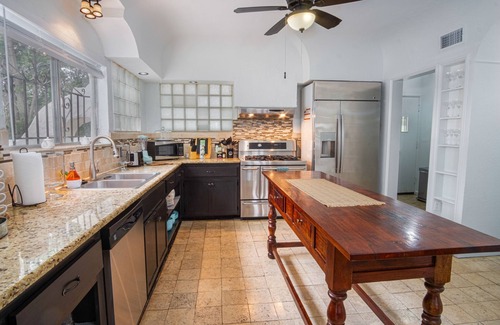 Jefferson Cottage | Splash Into Vacation 6BR Home w/Pool & Waterslide