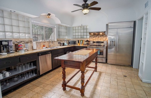 Jefferson Cottage | Splash Into Vacation 6BR Home w/Pool & Waterslide