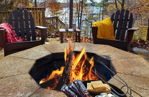 Beaver Shores House | Splash Landing: Lakefront Luxury with Hot Tub & Firepit