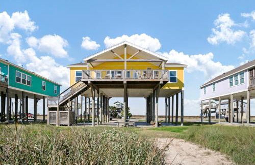 Port Bolivar House | Splash Spacious 3BD 3bath Beachfront! Steps to Beach!
